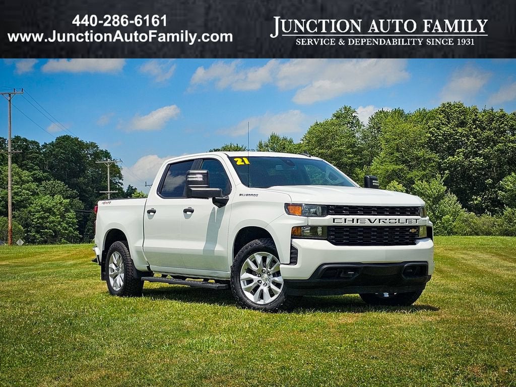 2021 Chevrolet Silverado 1500 Custom in Summit White — front three-quarter view