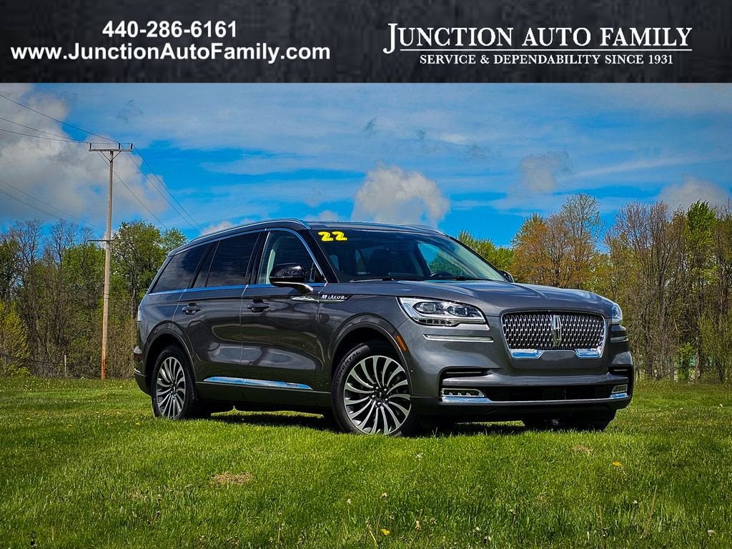 2022 Lincoln Aviator Reserve in Grey — front three-quarter view