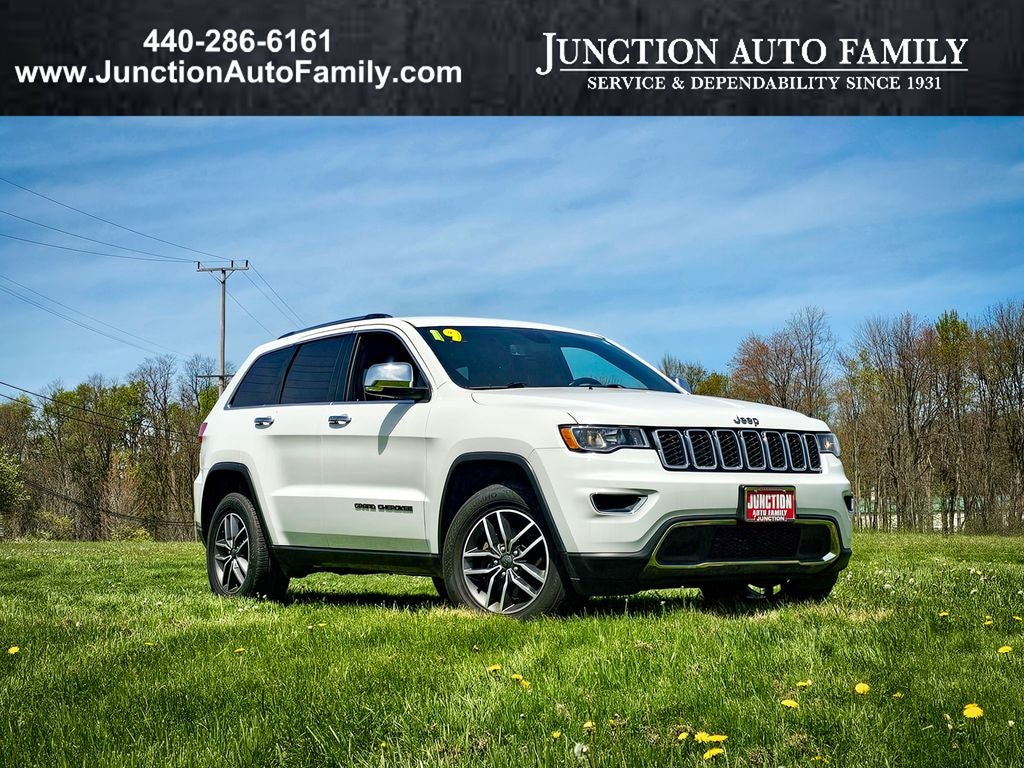 2019 Jeep Grand Cherokee Limited 4x4 in Bright White Clearcoat — front three-quarter view