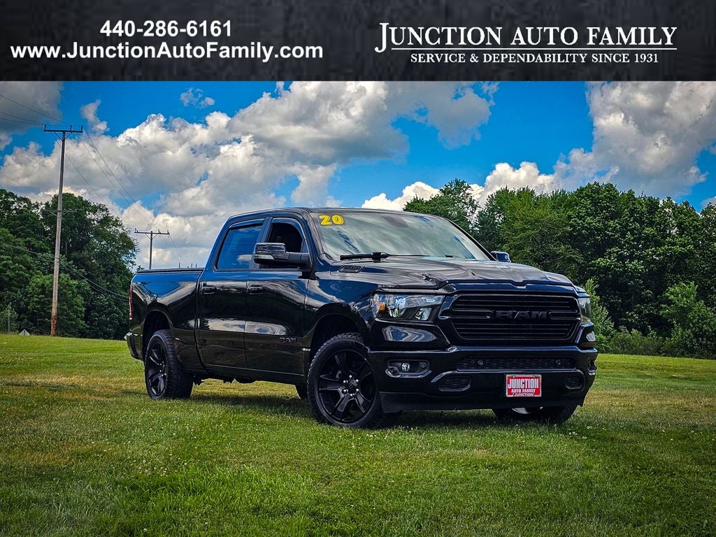 2020 RAM 1500 Big Horn Crew Cab 4x4 6'4' Box in Diamond Black Crystal Pearlcoat — front three-quarter view